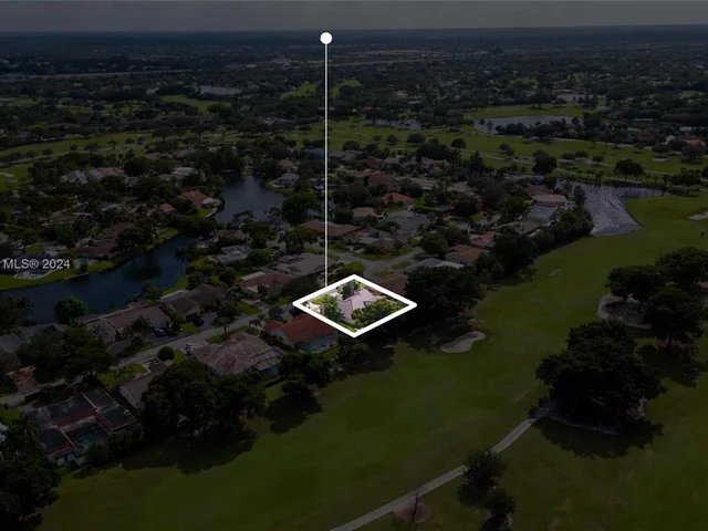 8881 N Lake Dasha Dr, Plantation FL 33324