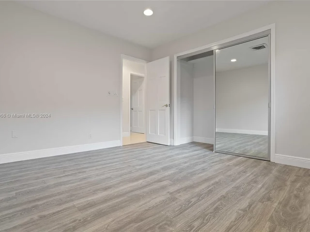 8881 N Lake Dasha Dr, Plantation FL 33324