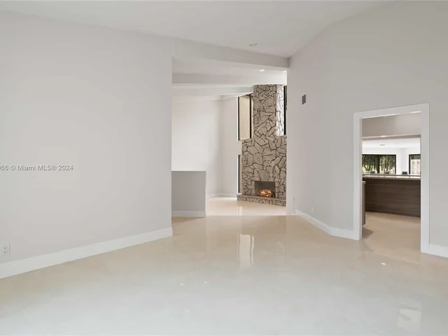 8881 N Lake Dasha Dr, Plantation FL 33324