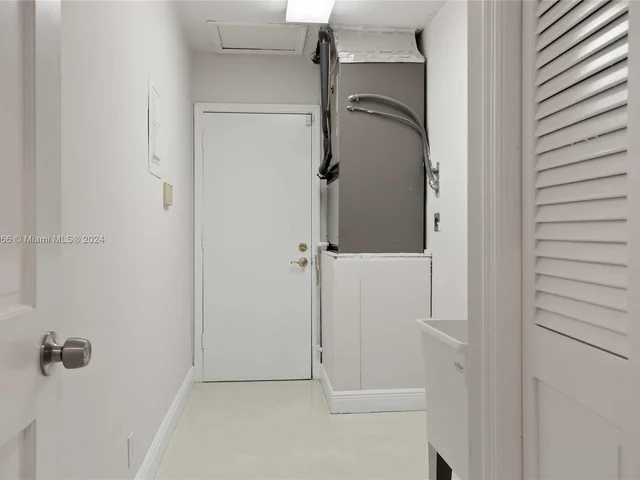 8881 N Lake Dasha Dr, Plantation FL 33324