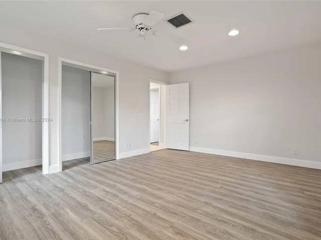 8881 N Lake Dasha Dr, Plantation FL 33324