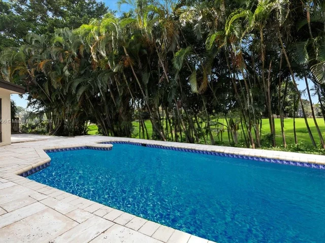 8881 N Lake Dasha Dr, Plantation FL 33324