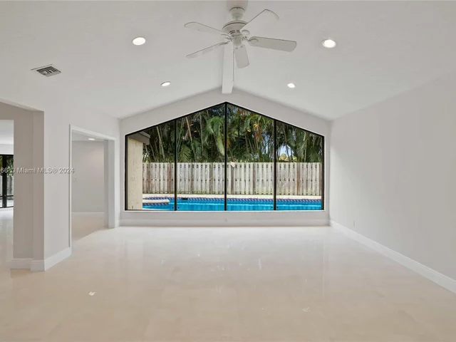 8881 N Lake Dasha Dr, Plantation FL 33324