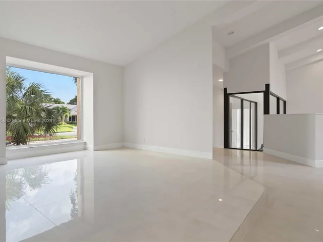 8881 N Lake Dasha Dr, Plantation FL 33324