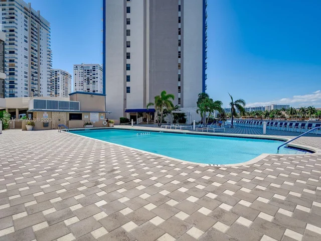1500 S Ocean Dr # 9J, Hollywood FL 33019