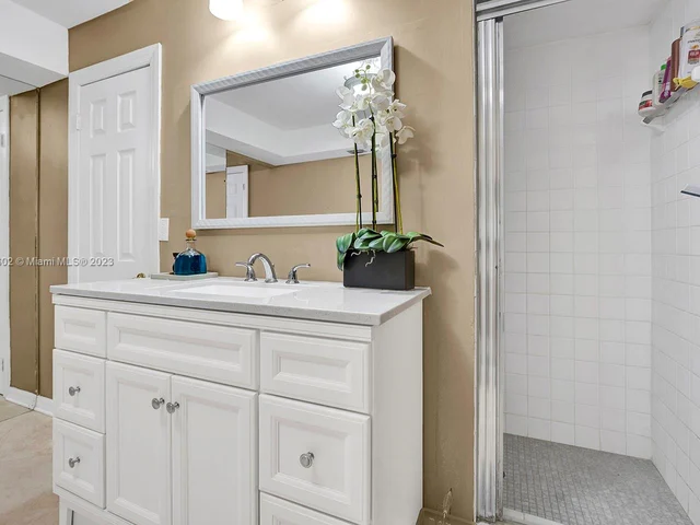 1500 S Ocean Dr # 9J, Hollywood FL 33019