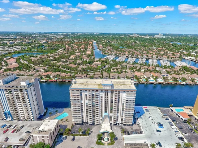 1500 S Ocean Dr # 9J, Hollywood FL 33019