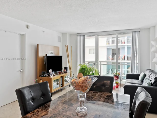 6917 Collins Ave # 1512, Miami Beach FL 33141