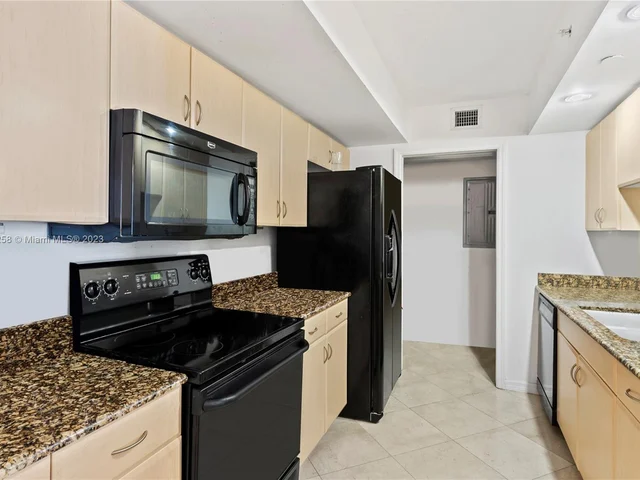 6917 Collins Ave # 1512, Miami Beach FL 33141