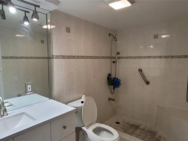 5055 NW 7th St # 610, Miami FL 33126