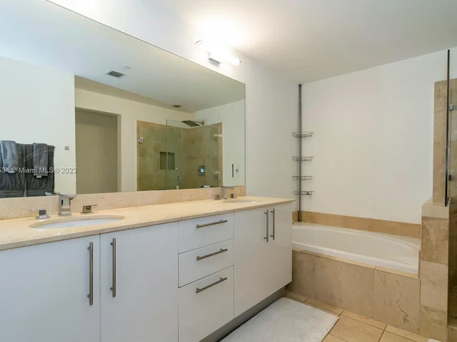 3330 NE 190th St # 516, Aventura FL 33180