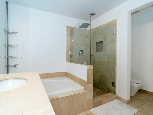 3330 NE 190th St # 516, Aventura FL 33180