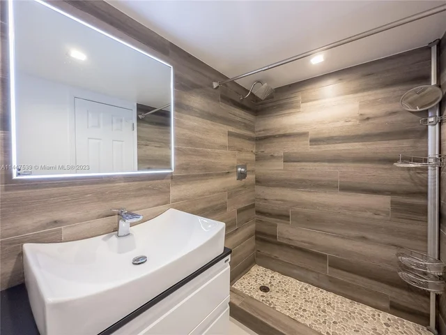 2801 NE 183rd St # 1909W, Aventura FL 33160