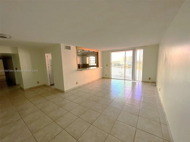 137 Golden Isles Dr # 1110, Hallandale Beach FL 33009