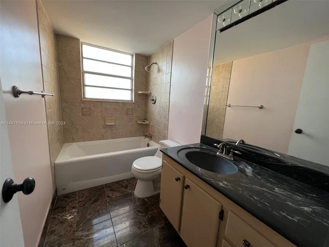 137 Golden Isles Dr # 1110, Hallandale Beach FL 33009