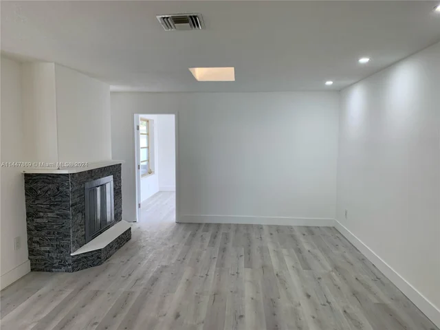 1001 NW 89th Avenue, Pembroke Pines FL 33024