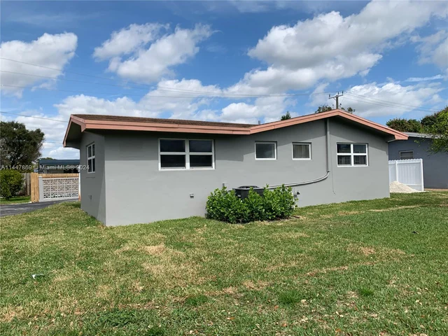 1001 NW 89th Avenue, Pembroke Pines FL 33024