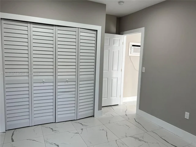 922 NW 2nd St # 4, Miami FL 33128