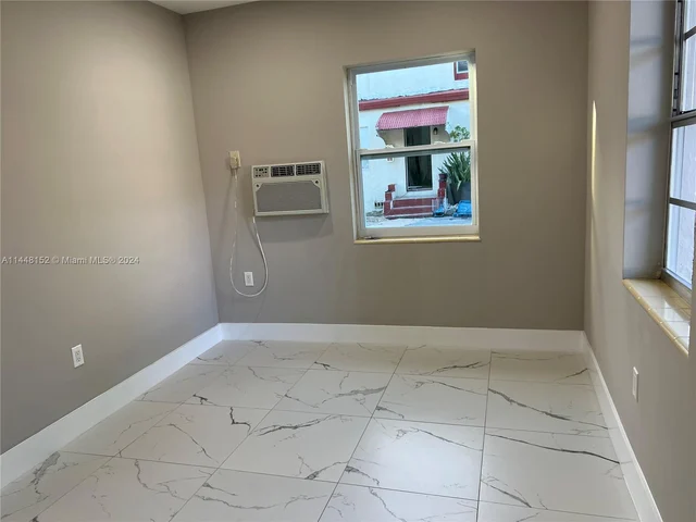 922 NW 2nd St # 4, Miami FL 33128