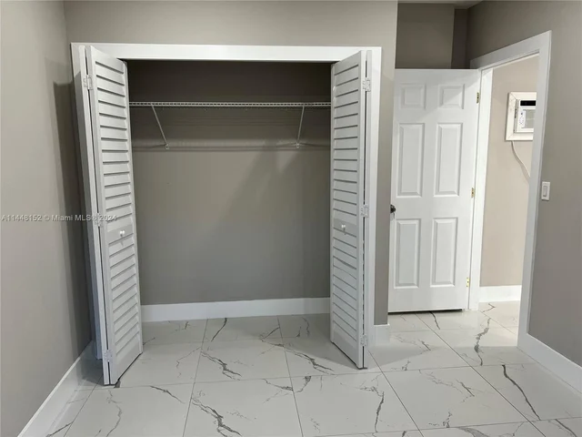 922 NW 2nd St # 4, Miami FL 33128