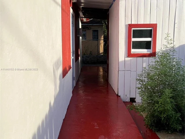 922 NW 2nd St # 4, Miami FL 33128