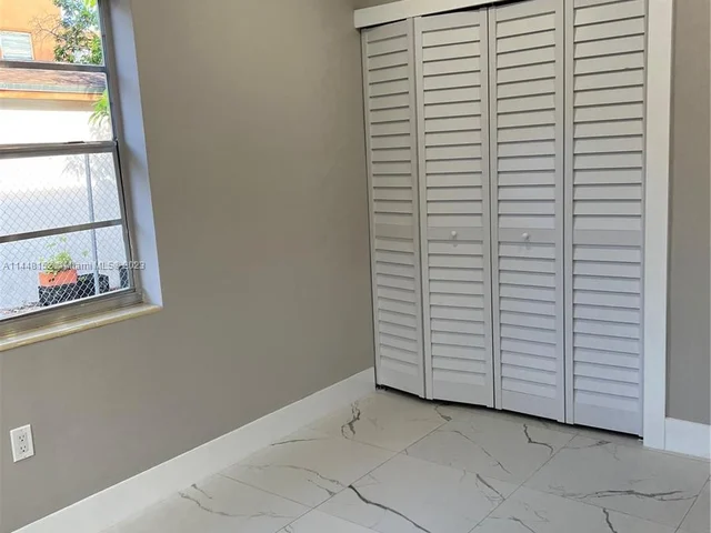 922 NW 2nd St # 4, Miami FL 33128