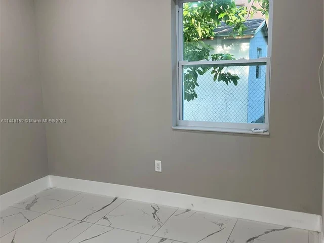 922 NW 2nd St # 4, Miami FL 33128