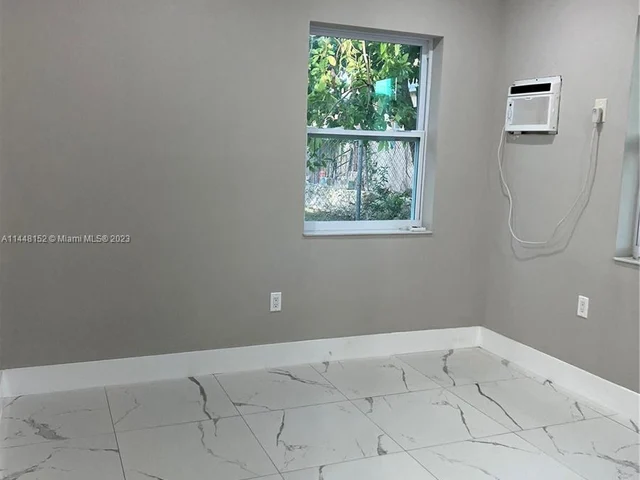 922 NW 2nd St # 4, Miami FL 33128