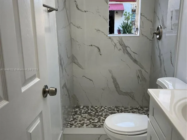 922 NW 2nd St # 4, Miami FL 33128