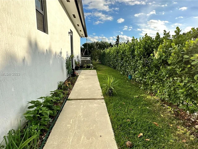 19526 SW 325th Ln, Homestead FL 33030