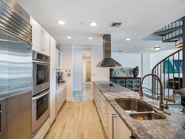 201 Aqua Ave, Miami Beach FL 33141