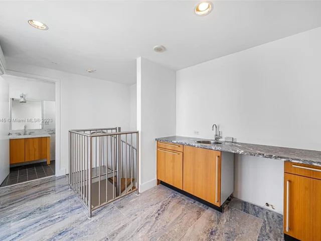 201 Aqua Ave, Miami Beach FL 33141