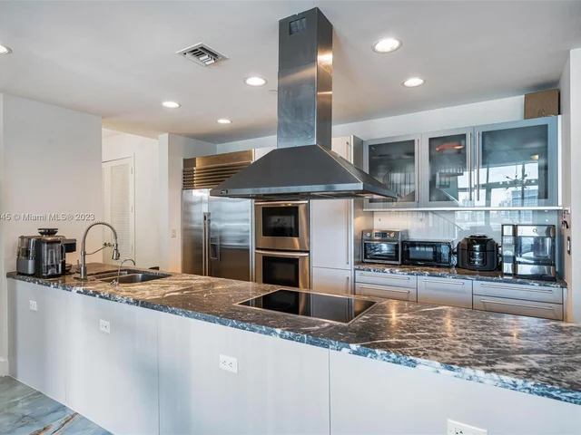 201 Aqua Ave, Miami Beach FL 33141