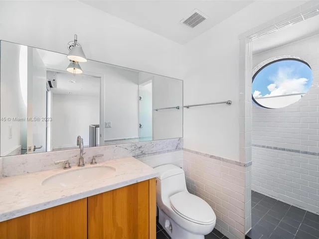 201 Aqua Ave, Miami Beach FL 33141