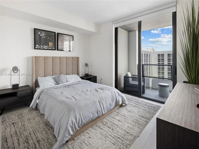 2960 NE 207th St # 904, Aventura FL 33180