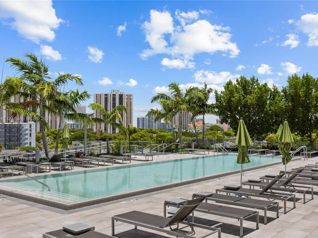 2960 NE 207th St # 904, Aventura FL 33180