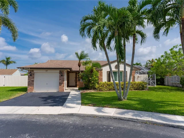 671 Green River Ln, Davie FL 33325