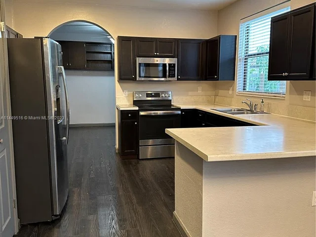 551 SE 35th Ave, Homestead FL 33033