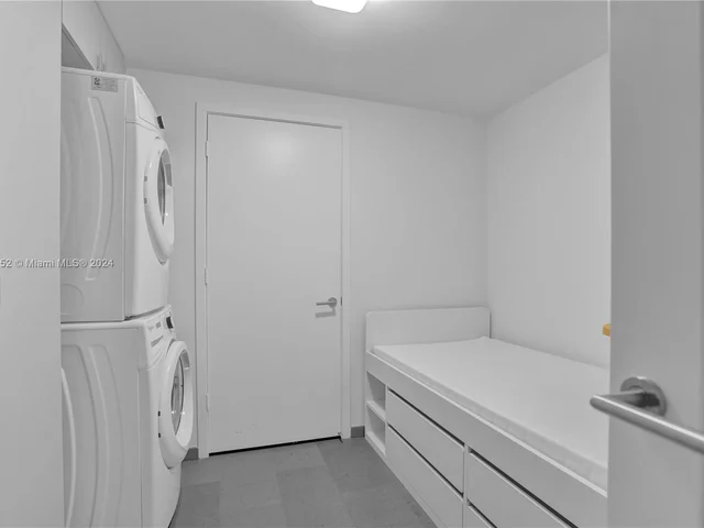 68 SE 6th St # 3711, Miami FL 33131