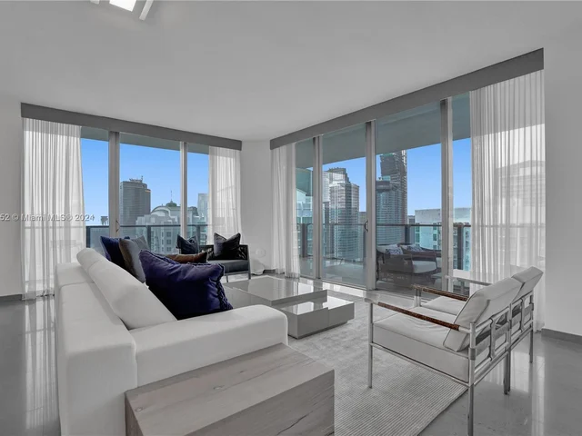 68 SE 6th St # 3711, Miami FL 33131