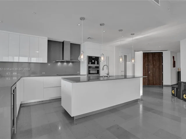 68 SE 6th St # 3711, Miami FL 33131