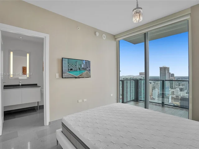 68 SE 6th St # 3711, Miami FL 33131