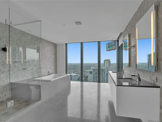 68 SE 6th St # 3711, Miami FL 33131