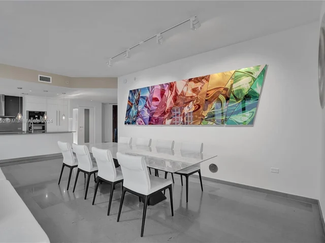 68 SE 6th St # 3711, Miami FL 33131