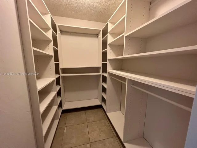 137 Golden Isles Dr # 1110, Hallandale Beach FL 33009