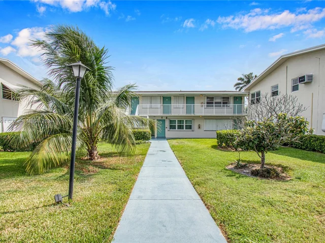 480 Horizons W # 204, Boynton Beach FL 33435