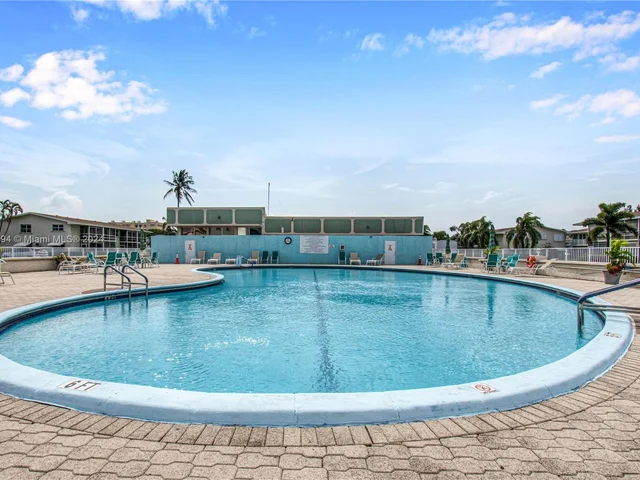 480 Horizons W # 204, Boynton Beach FL 33435