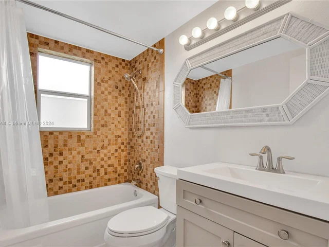 480 Horizons W # 204, Boynton Beach FL 33435