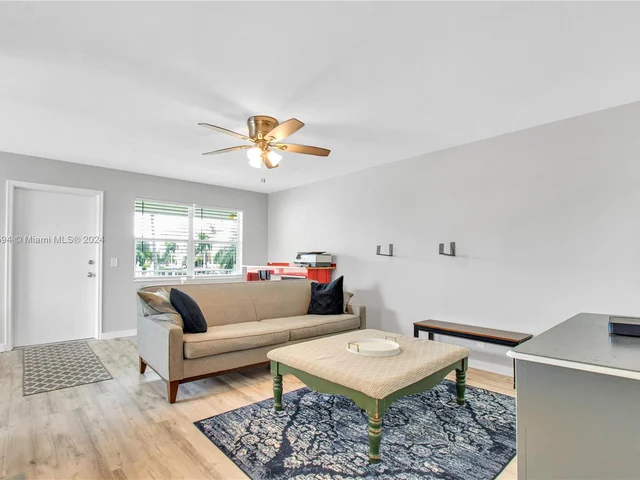 480 Horizons W # 204, Boynton Beach FL 33435