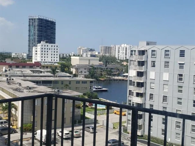 427 Golden Isles Dr # 7E, Hallandale Beach FL 33009